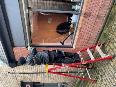 Spring tension adjustment on roller-shutter